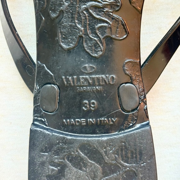 Valentino rockstud jelly flip-flops - Picture 5 of 9